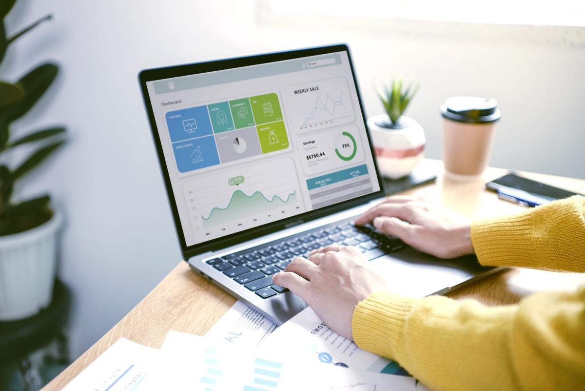 https://crmsolutions.ua/wp-content/uploads/crm-4.jpg